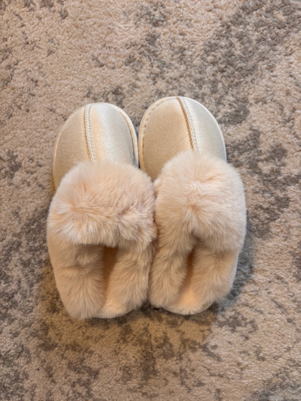Plush Faux-Fur Slip-On Slippers in Light Beige